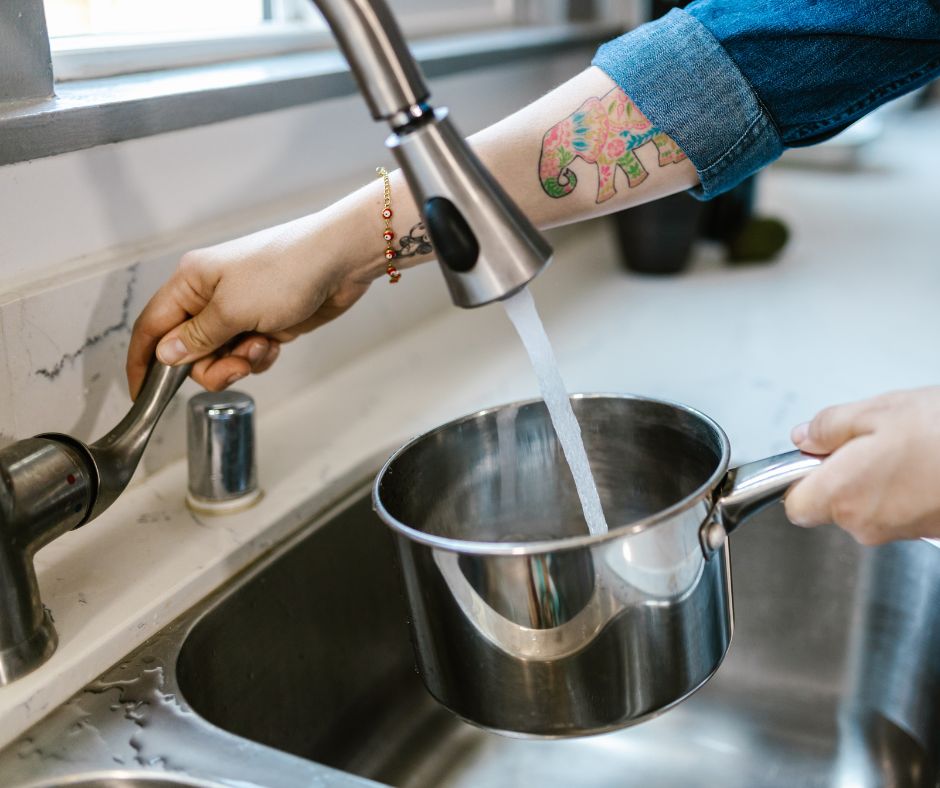 pan filling with water from tap