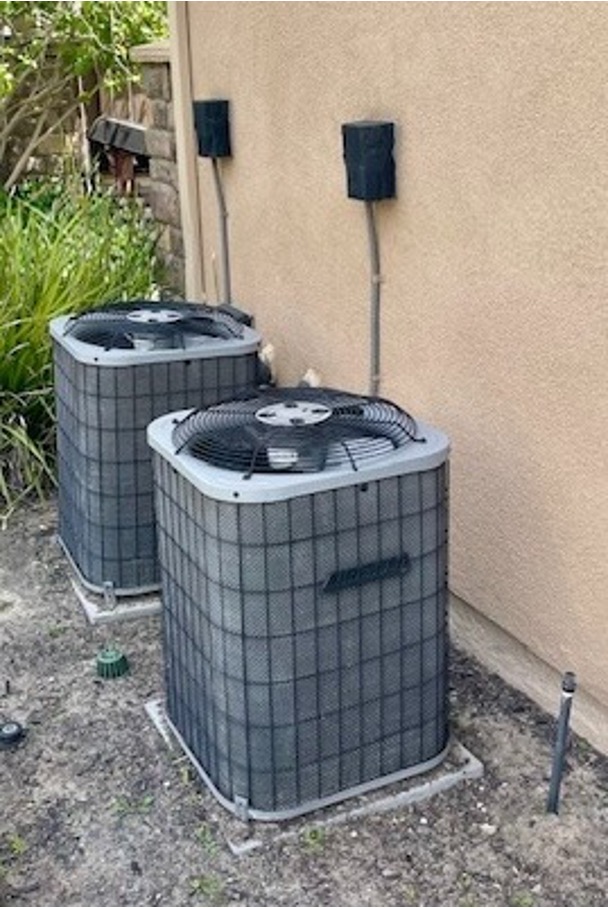 Outdoor condensing unit of a central air conditioner